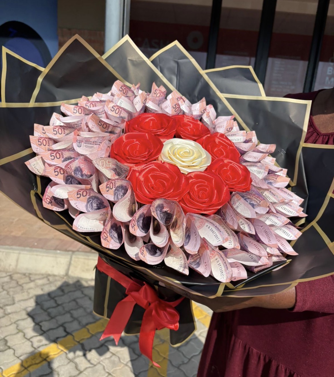 Money bouquet with satin roses